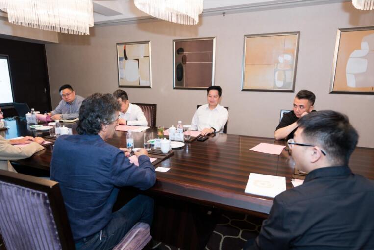 集团党委副书记、副董事长、总经理杨川会见维尼奥拉艺术研究中心创始人皮耶罗·洛卡瑟卡教授一行