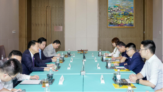 省尊龙凯时集团党委书记、董事长任丁与腾讯“王者荣耀”CTO邓君、腾讯大成网总裁郑亮座谈交流